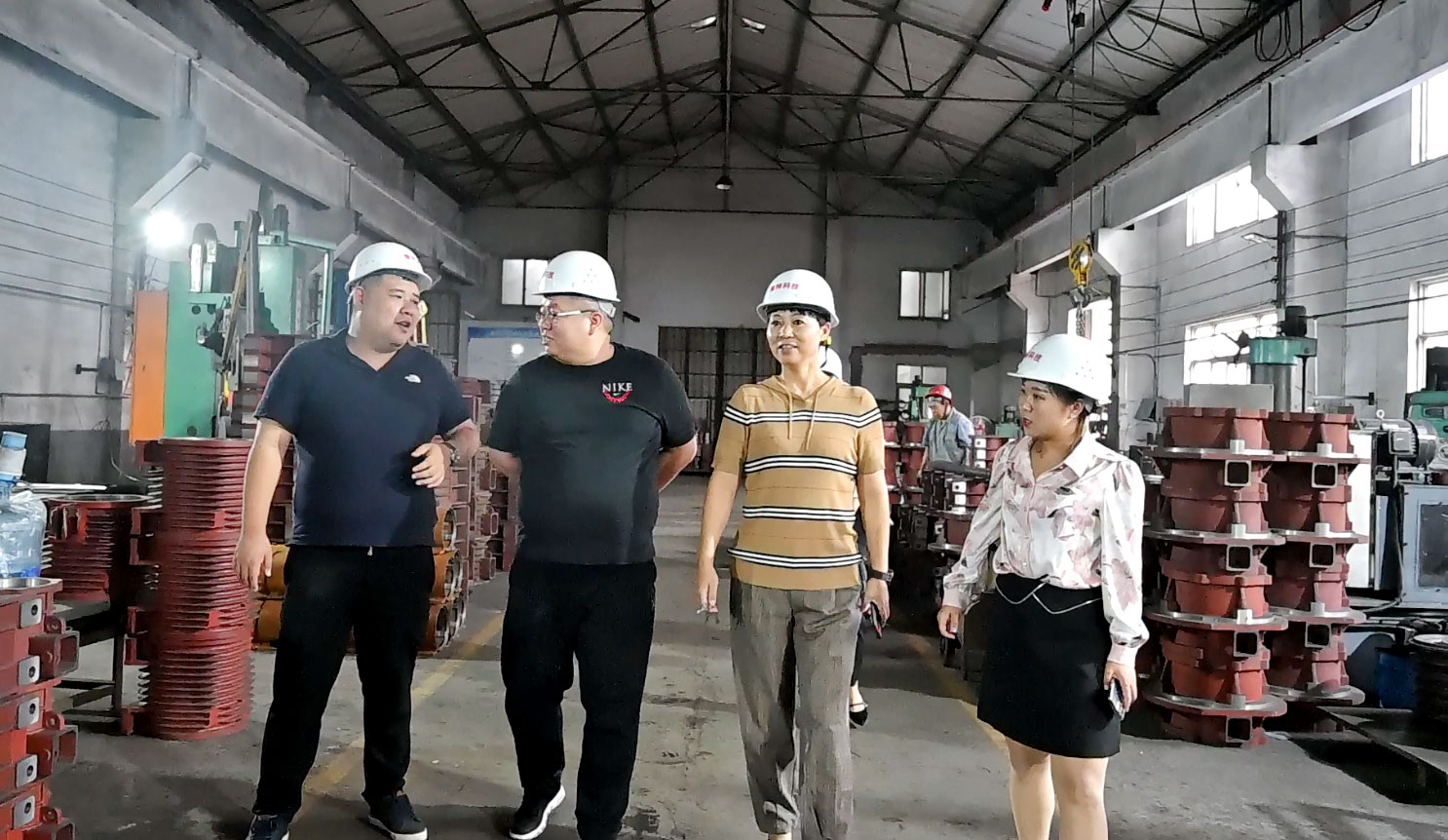 精準(zhǔn)服務(wù)骨料制砂行業(yè)，河南豫特機械高能效STS水平橢圓振動篩填補行業(yè)空白！